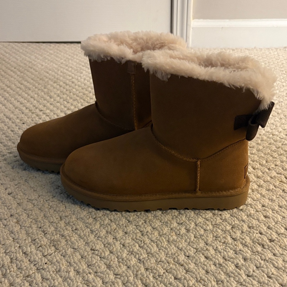 Uggs - image 1